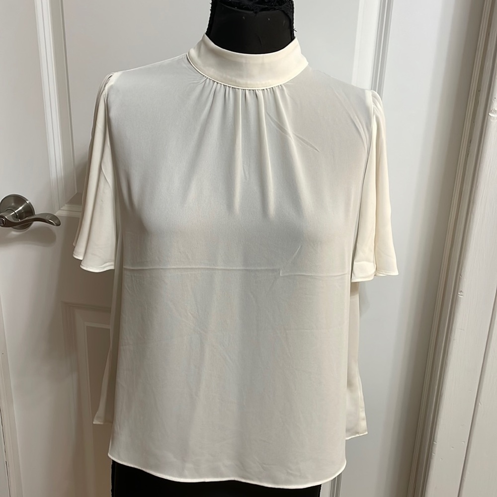 NWT Express Ivory short sleeved blouse with tie back. Size M